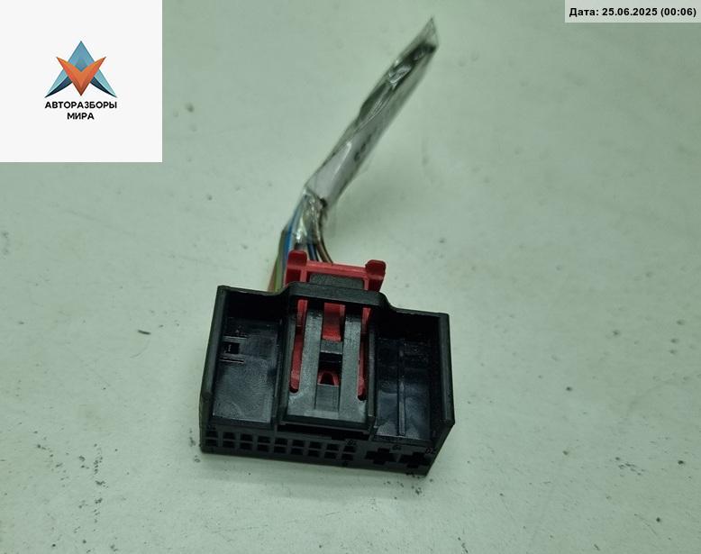 разъем (фишка) проводки Volkswagen Caddy 3 поколение 2009, 1.4 л., бензин, МКПП, красный, фургон, 1K0971975 - фото №1