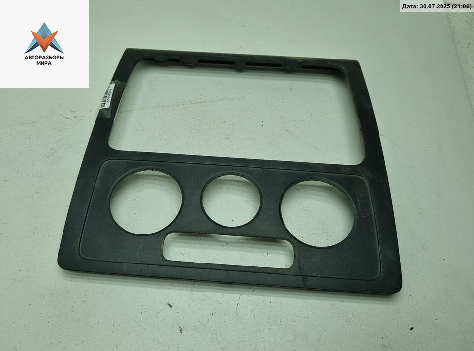 накладка на торпедо (консоль) Volkswagen Caddy 3 поколение 2009, 1.4 л., бензин, МКПП, красный, фургон, 2K0858061 - фото №1