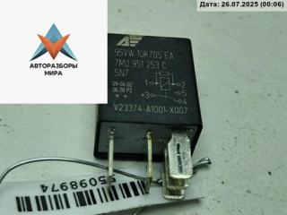 реле (прочие) Volkswagen Caddy 3 поколение 2009, 1.4 л., бензин, МКПП, красный, фургон, 7M0951253C