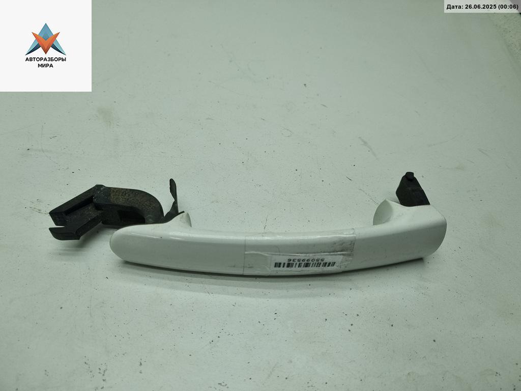 ручка наружная задняя левая Volkswagen Passat B5 1997, 1.6 л., бензин, МКПП, белый, универсал - фото №1