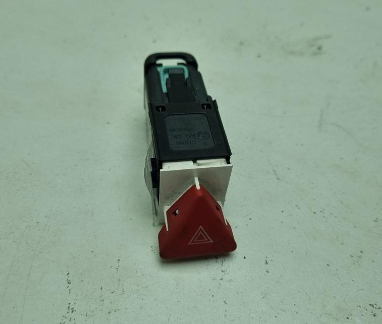 кнопка аварийной сигнализации Volkswagen Passat B6 2008, 1.8 л., бензин, МКПП, чёрный, универсал, 3C0953509A