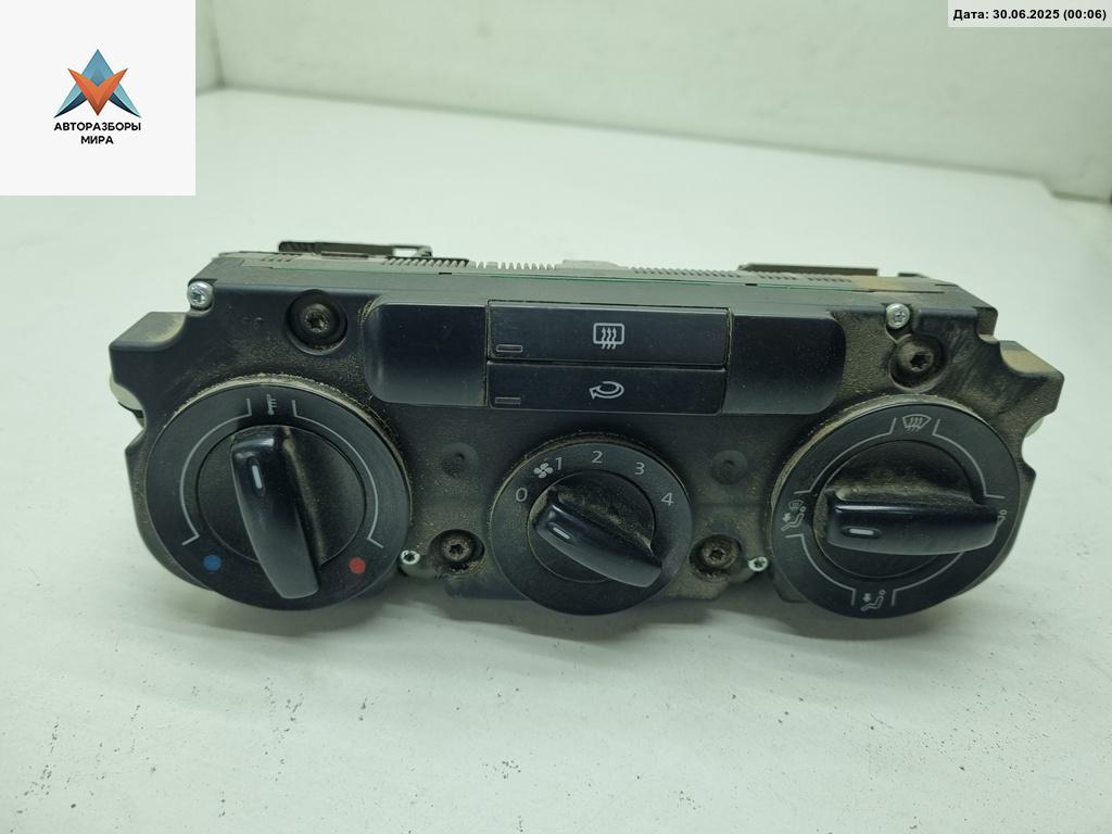 блок управления печки / климат-контроля Volkswagen Caddy 3 поколение 2009, 1.4 л., бензин, МКПП, красный, фургон - фото №1