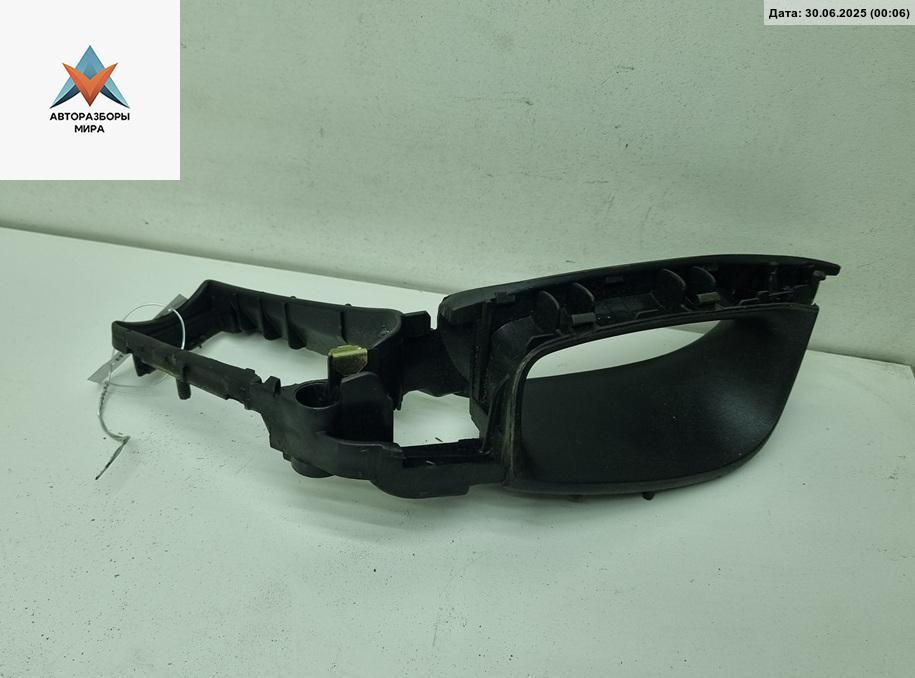 ручка внутренняя задняя левая Volkswagen Golf 3 поколение 1997, 1.6 л., бензин, МКПП, красный, хетчбэк 5 дв., 1H4867179D - фото №1