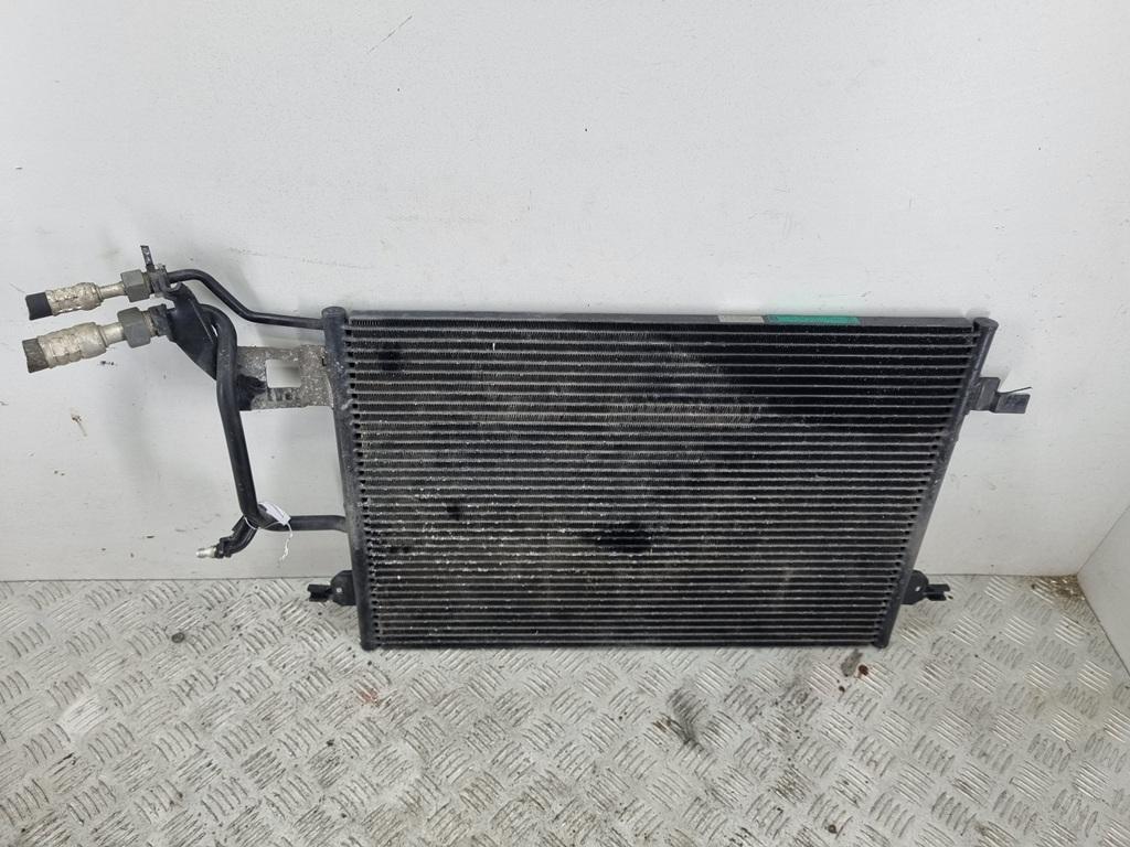 радиатор кондиционера Volkswagen Passat B5 1998, 1.8 л., бензин, МКПП, синий, универсал, 8D0260401E