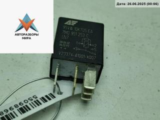 реле (прочие) Volkswagen Caddy 3 поколение 2009, 1.4 л., бензин, МКПП, красный, фургон, 10K705EA