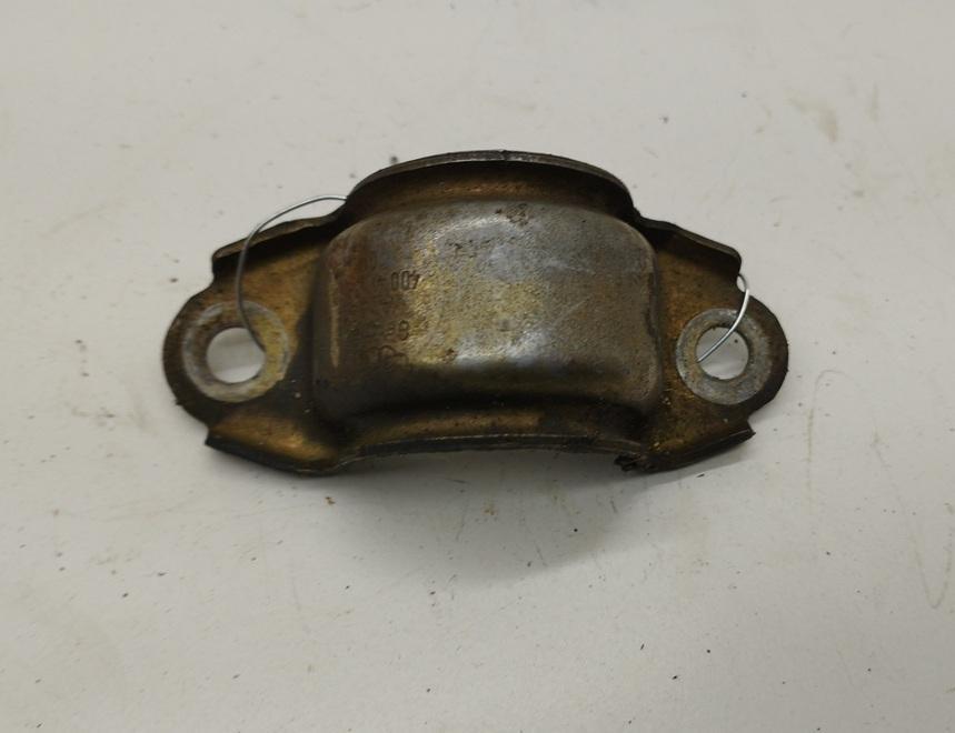 кронштейн (крепление) Audi A6 C5 1999, 2.4 л., бензин, АКПП, синий, седан, 8D0863843