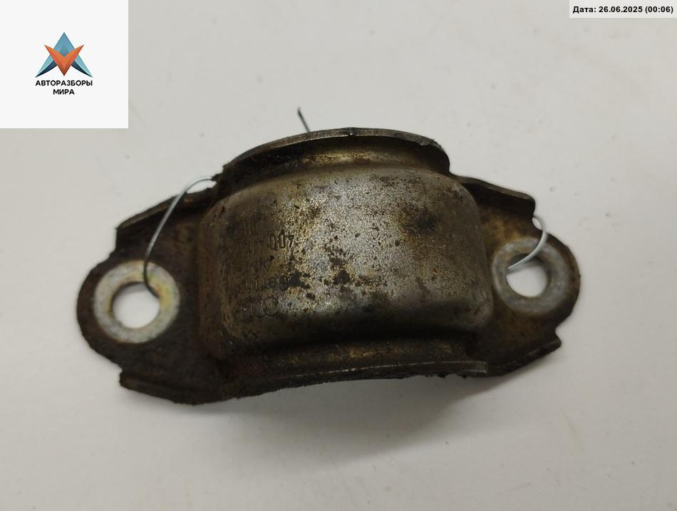 крепление стабилизатора / втулки стабилизатора Audi A6 4B/C5 1998, 2.5 л., дизель, МКПП, синий, универсал, 4D0411335D - фото №1