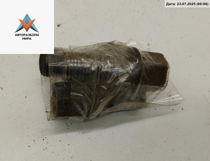 болт колесный Audi A6 4B/C5 2000, 1.8 л., Ti, бензин, МКПП, зелёный, универсал - фото №1