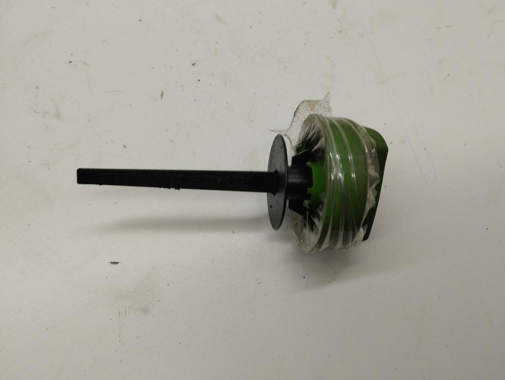 Крышка бачка тормозной жидкости Audi A6 4B/C5 2000, 1.8 л., Ti, бензин, МКПП, зелёный, универсал, 8D0422361C - фото №1