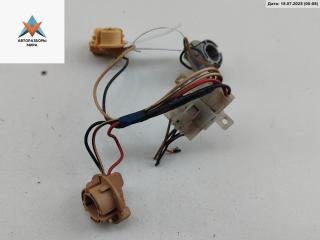 Патрон лампы фонаря Subaru Forester 1 поколение (SF) 1998, 2.0 л., бензин, МКПП, зелёный, внедорожник 5 дв.