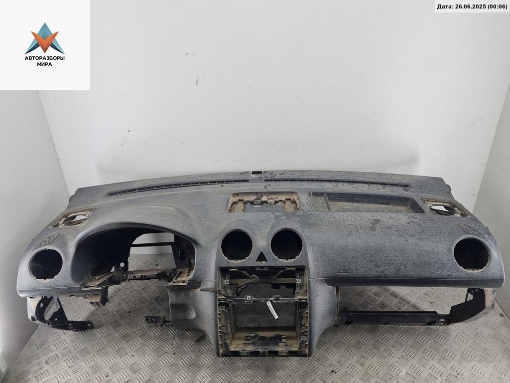 панель передняя салона (торпедо) Volkswagen Caddy 3 поколение 2009, 1.4 л., бензин, МКПП, красный, фургон - фото №1