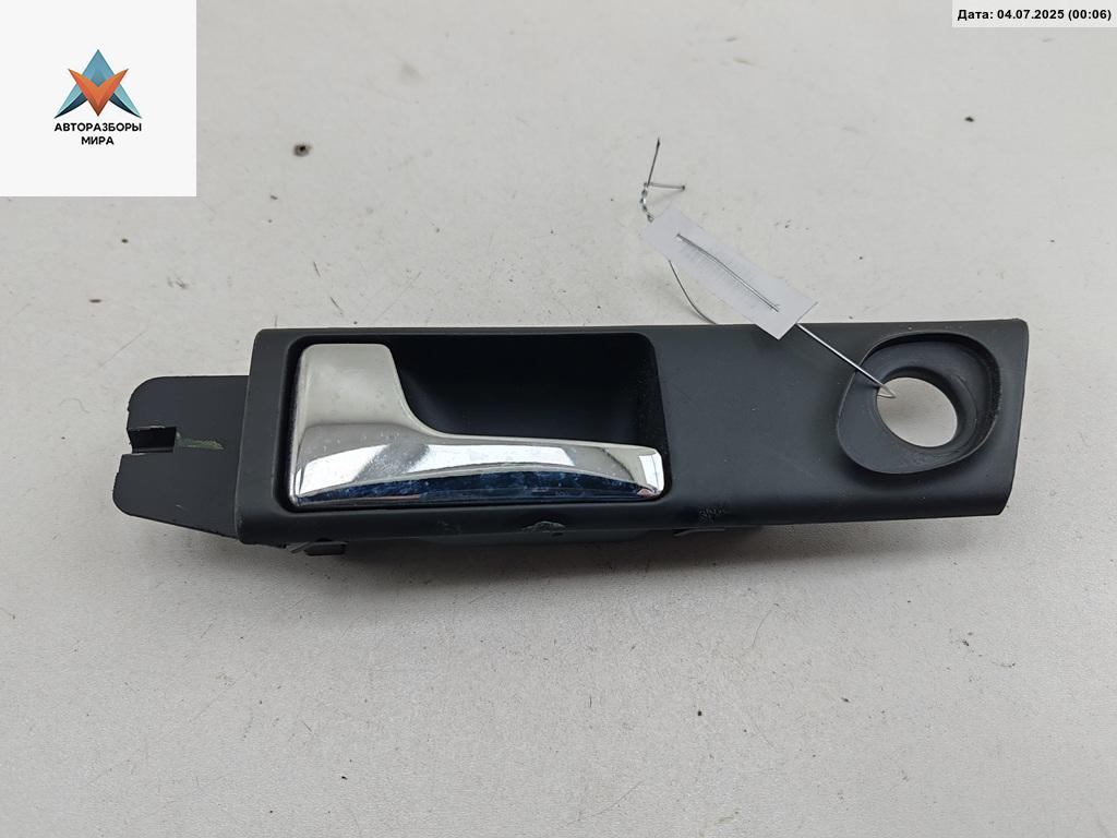 ручка внутренняя задняя левая Audi 100 4A/C4 1992, 2.3 л., бензин, АКПП, красный, седан, 4A0839019 - фото №1