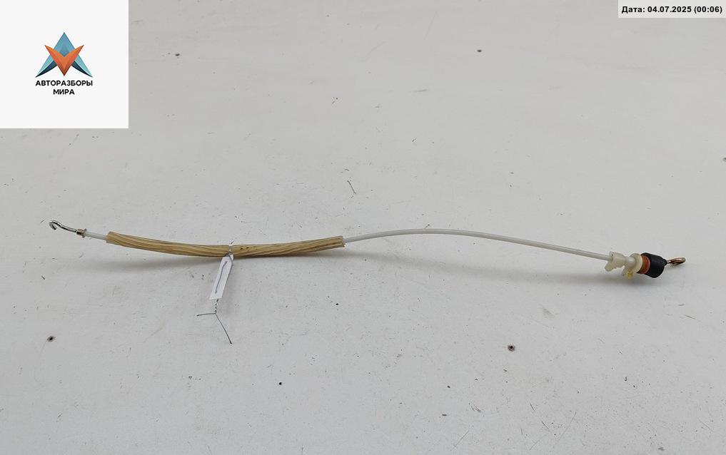 трос двери Audi 100 4A/C4 1992, 2.3 л., бензин, АКПП, красный, седан - фото №1