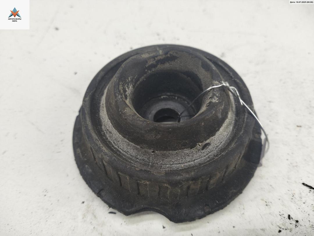 Опора амортизатора переднего (верхняя) Audi A4 B5 1995, 1.8 л., бензин, МКПП, белый, седан, 4D0412377D - фото №1