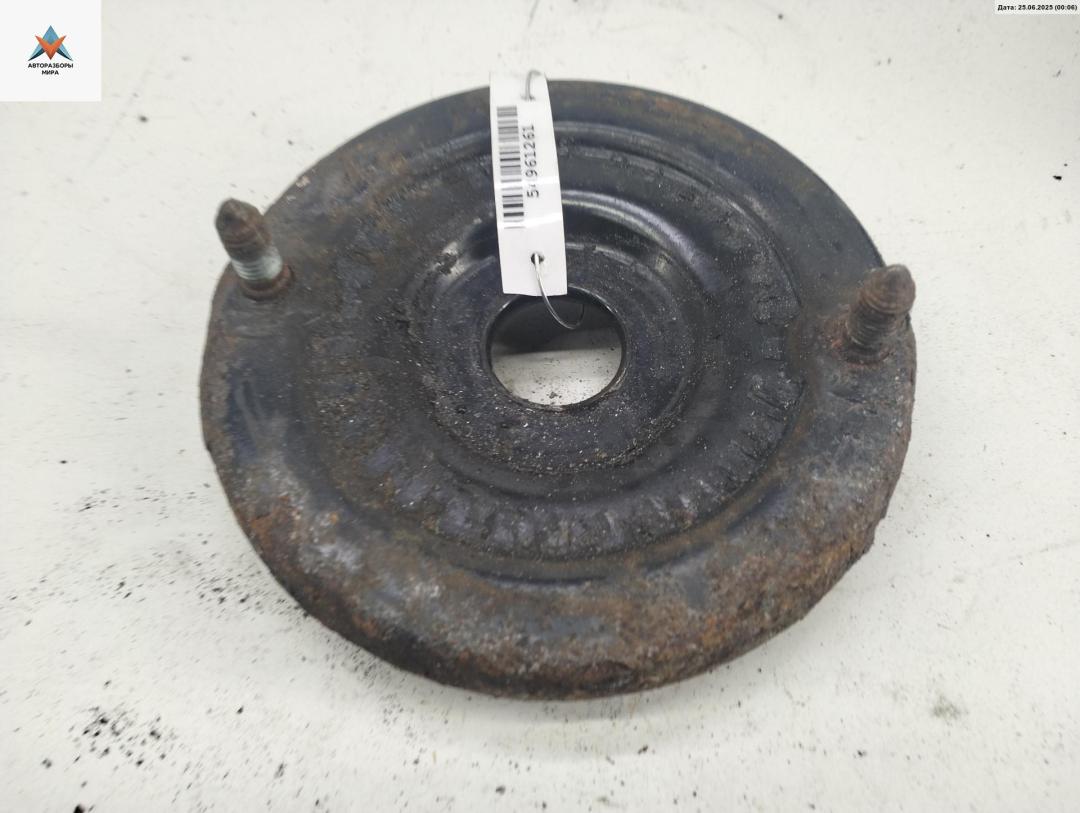 Опора амортизатора переднего (верхняя) Audi A4 B5 1996, 1.8 л., бензин, МКПП, зелёный, универсал, 8D0412111A - фото №1