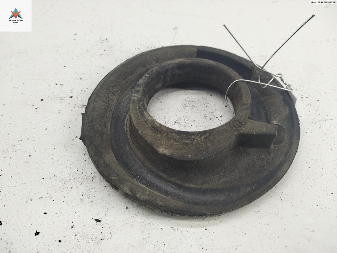 Проставка под пружину переднюю Audi A6 4B/C5 1998, 1.8 л., бензин, МКПП, синий, седан, 8D0412109A - фото №1