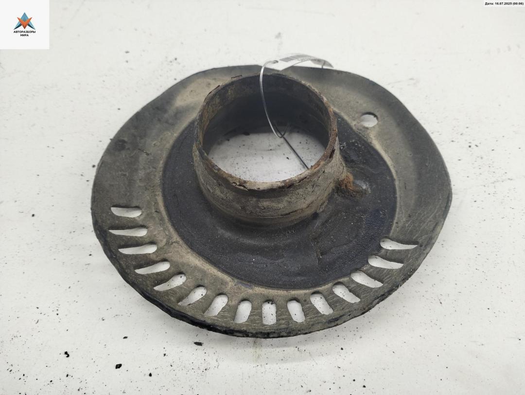 Опора амортизатора переднего (верхняя) Audi A4 B5 1996, 1.8 л., бензин, МКПП, зелёный, универсал, 8D0412103B - фото №1