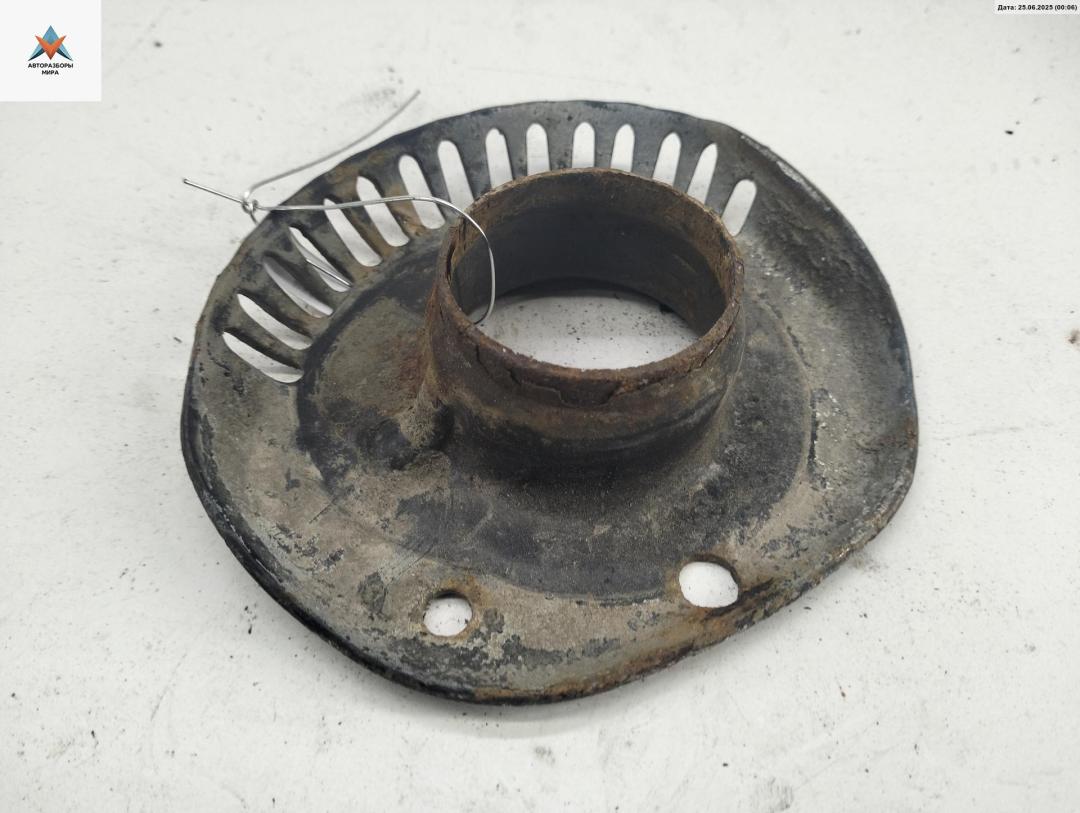 Опора амортизатора переднего (верхняя) Audi A4 B5 1997, 1.9 л., дизель, МКПП, серый, универсал, 8D0412103B - фото №1