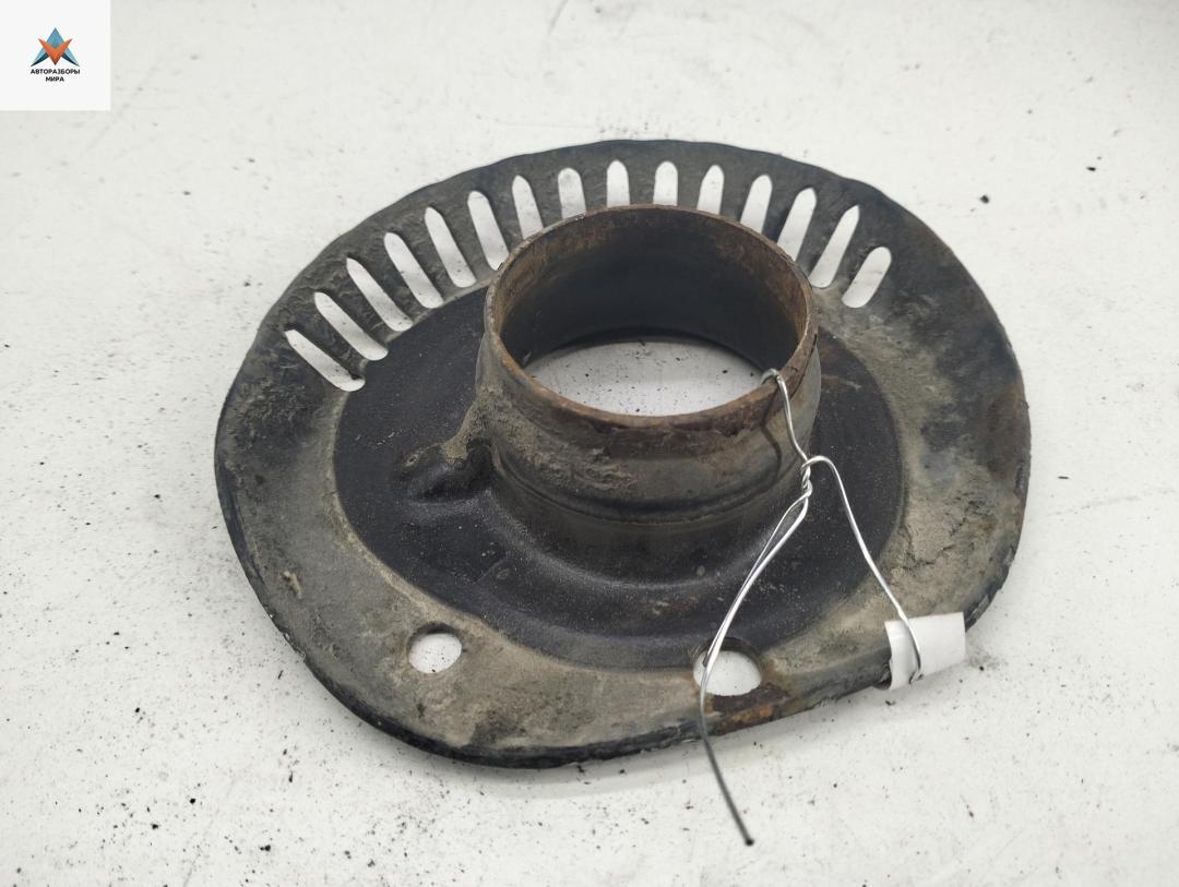 Проставка под пружину переднюю Audi A4 B5 1997, 1.8 л., бензин, АКПП, красный, седан, 8D0412103B - фото №1