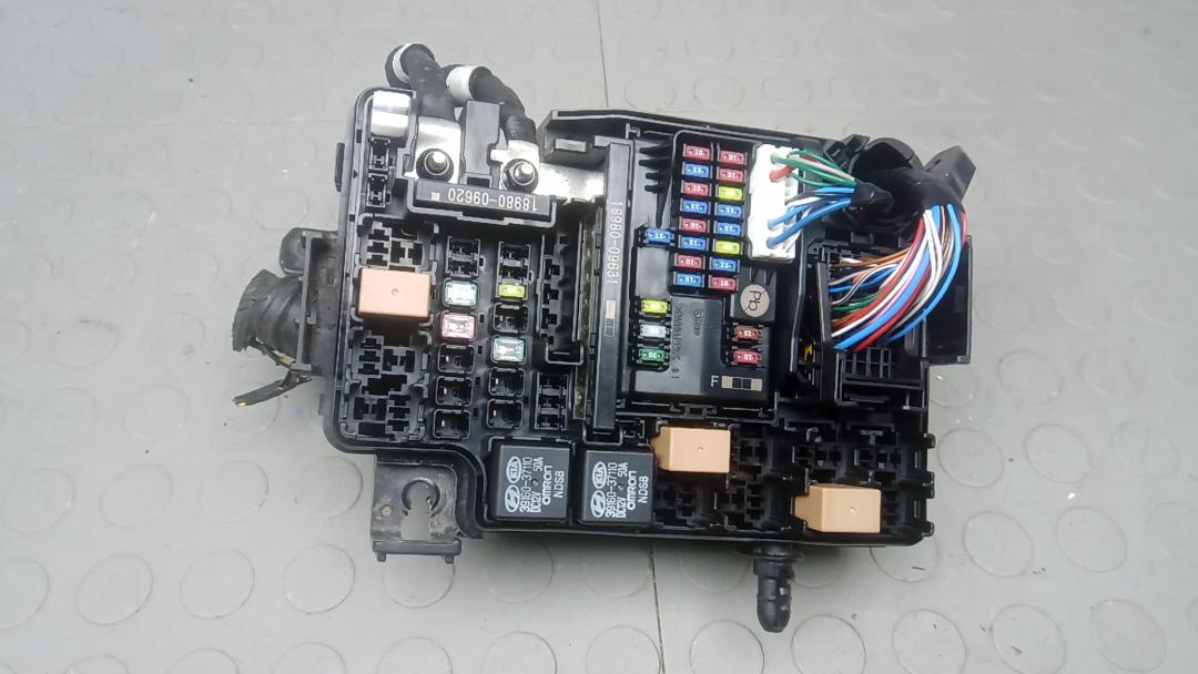 блок предохранителей Hyundai Kona 2018, 1.0 л., T-GDi, бензин, МКПП, хетчбэк 5 дв., 91212J9561 - фото №1