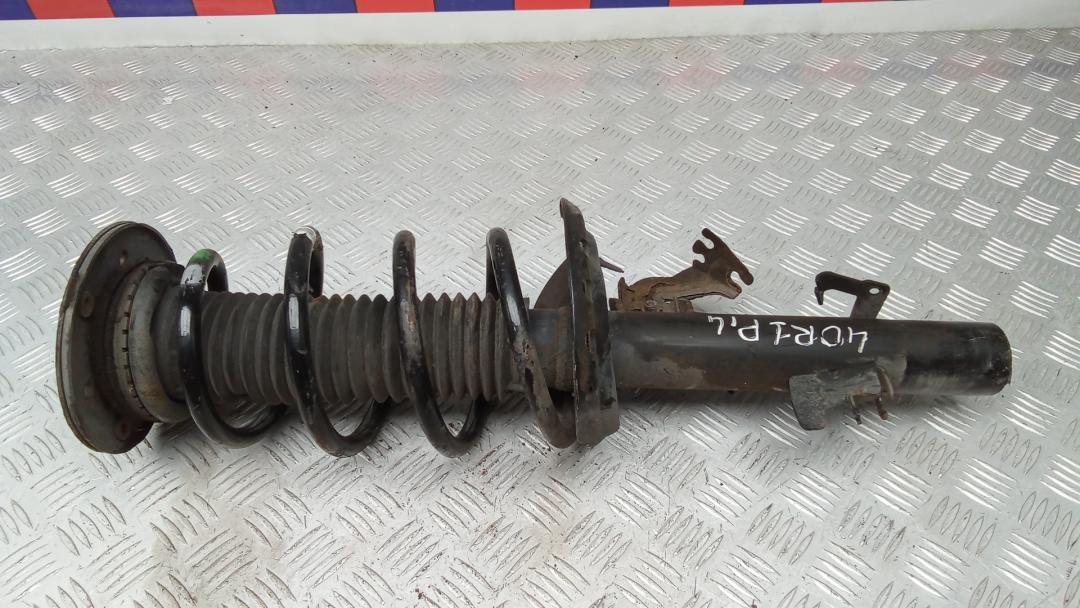 Стойка Land Rover Discovery Sport 1 поколение 2016, 2.0 л., дизель, МКПП, внедорожник 5 дв. - фото №1