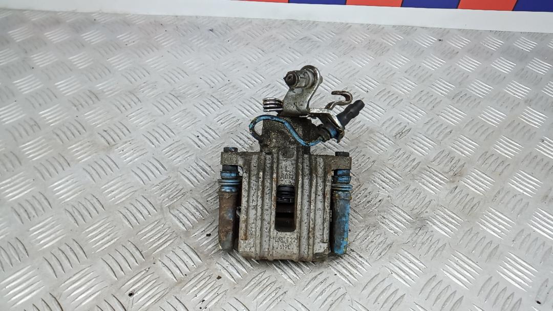 суппорт задний левый Volkswagen Scirocco 3 поколение 2011, 2.0 л., дизель, МКПП, хетчбэк 5 дв., 1K0615423J - фото №1