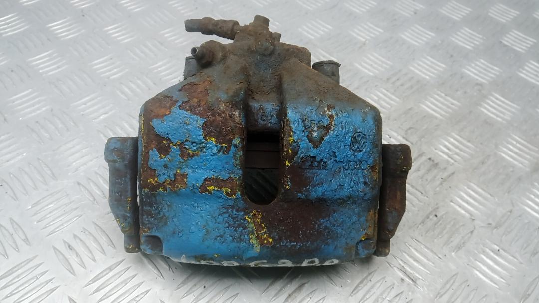 суппорт передний правый Volkswagen Scirocco 3 поколение 2011, 2.0 л., дизель, МКПП, хетчбэк 5 дв., 1K0615124E - фото №1