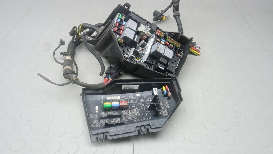 блок предохранителей Land Rover Discovery Sport 1 поколение 2016, 2.0 л., дизель, МКПП, внедорожник 5 дв. - фото №1