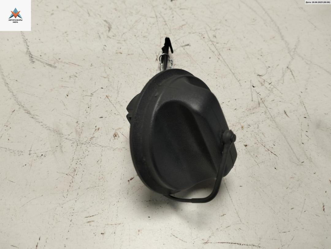 пробка топливного бака Renault Captur 1 поколение 2016, 1.2 л., бензин, АКПП, серый, внедорожник 5 дв., 7700812369 - фото №1