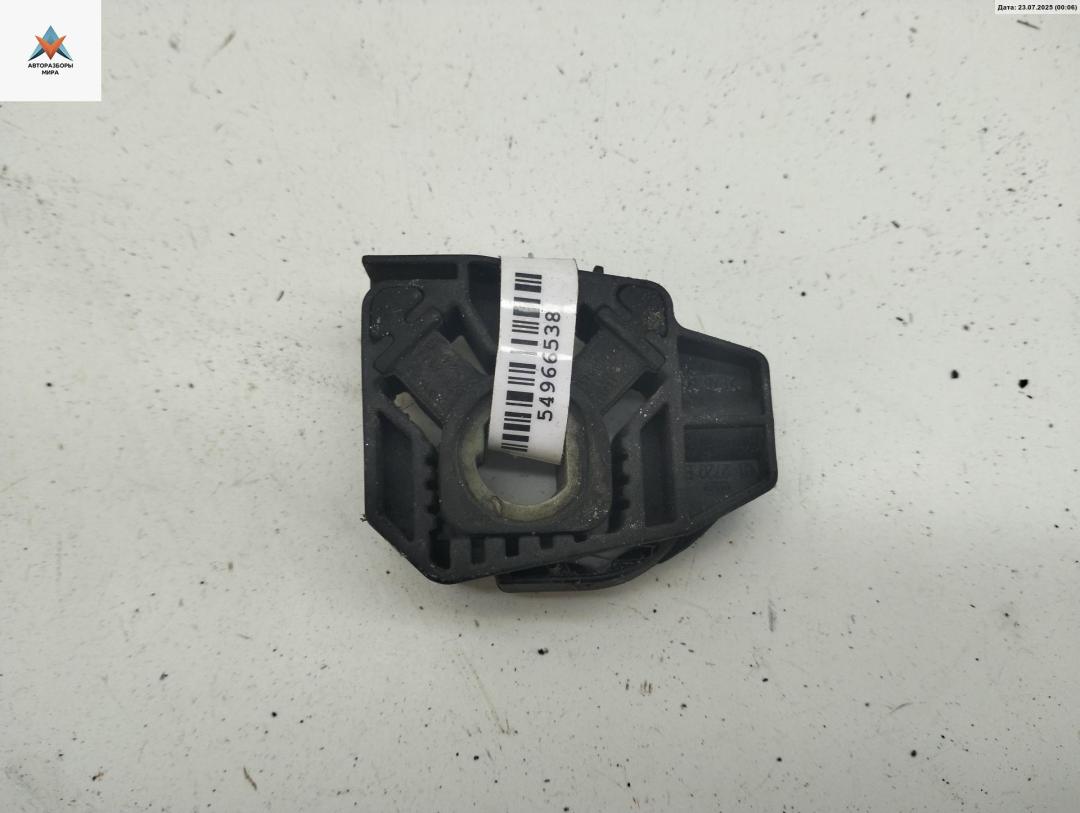 кронштейн радиатора Volkswagen Golf 4 поколение 2002, 1.9 л., дизель, МКПП, чёрный, универсал, 1J0806155E - фото №1