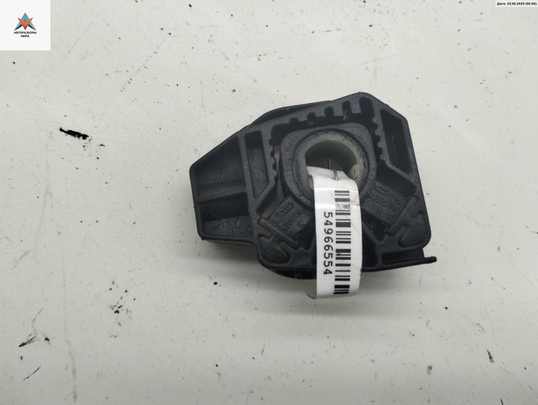 кронштейн радиатора Volkswagen Bora 1 поколение 1999, 2.3 л., бензин, МКПП, чёрный, универсал, 1J0906155E - фото №1