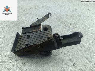 крепление аккумулятора Renault Megane 1 поколение [рестайлинг] 2002, 1.6 л., бензин, МКПП, серый, хетчбэк 5 дв., 8200036494