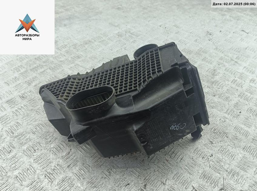 корпус воздушного фильтра Renault Captur 1 поколение 2016, 1.2 л., бензин, АКПП, серый, внедорожник 5 дв., 165001258R - фото №1