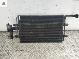 радиатор кондиционера Volkswagen Bora 1 поколение 1999, 2.3 л., бензин, МКПП, чёрный, универсал, 1J0820411D
