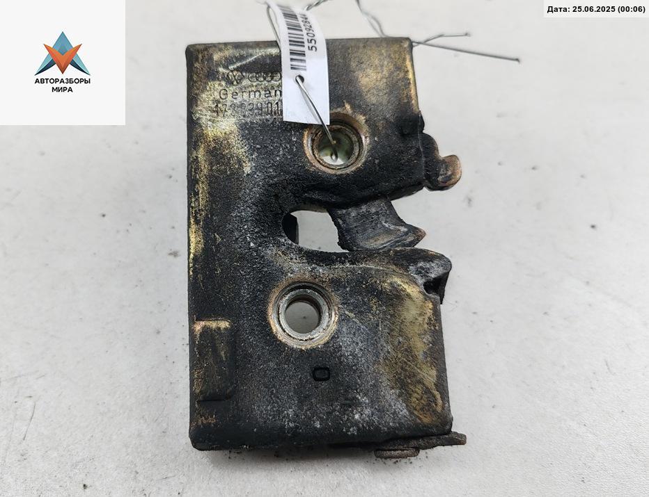 замок двери задней левой Volkswagen Golf 2 поколение 1985, 1.8 л., бензин, МКПП, синий, хетчбэк 5 дв., 173839015 - фото №1