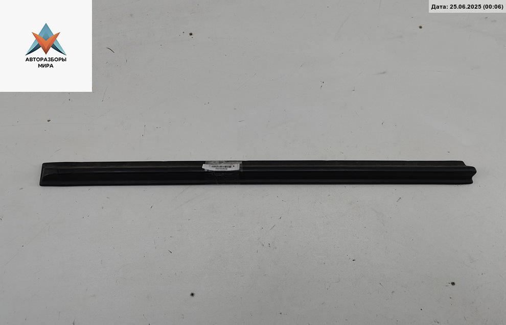 молдинг двери задней правой Volkswagen Golf 2 поколение 1985, 1.8 л., бензин, МКПП, синий, хетчбэк 5 дв., 193853754 - фото №1