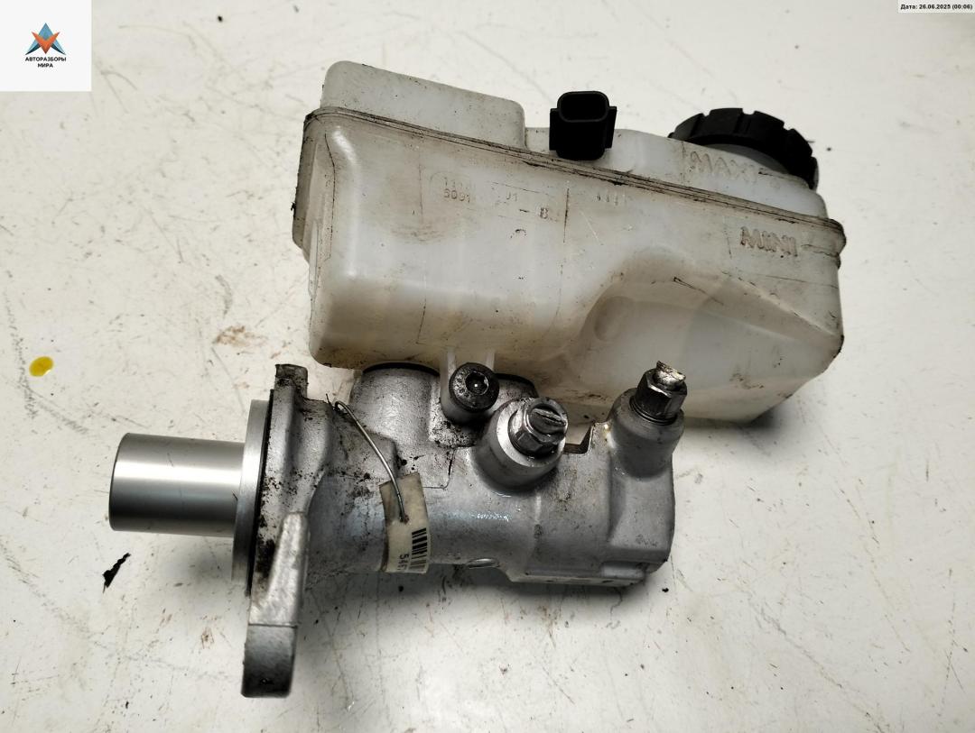 цилиндр тормозной главный Renault Captur 1 поколение 2016, 1.2 л., бензин, АКПП, серый, внедорожник 5 дв., 8954 - фото №1