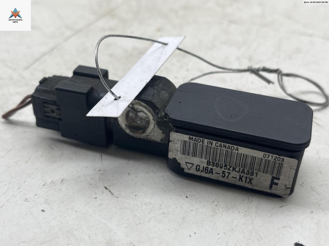 датчик AirBag Mazda 6 GG 2003, 2.0 л., бензин, МКПП, серый, универсал, GJ6A-57-K1X - фото №1