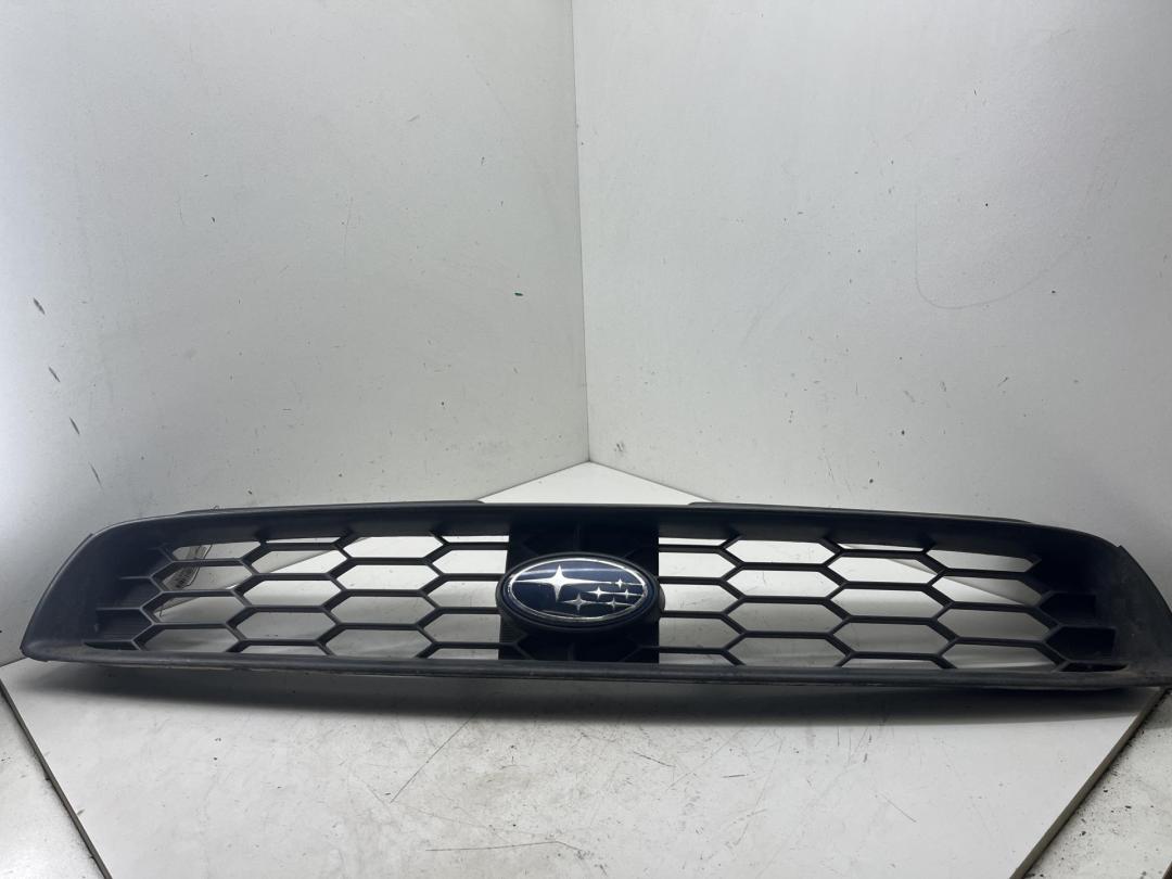 решетка радиатора Subaru Impreza 2 поколение (GD/GG) 2001, серый, универсал, 91122FE000 - фото №1