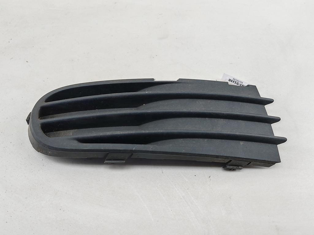 заглушка (решетка) в бампер Volvo S40 / V50 2005, 1.8 л., бензин, МКПП, чёрный, универсал, 30657010