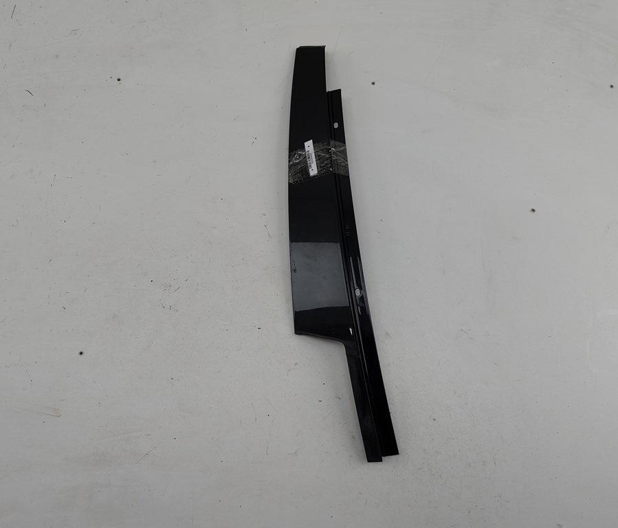 молдинг двери передней правой BMW 5 F10/F11 2012, 3.0 л., дизель, АКПП, чёрный, универсал, 7209724