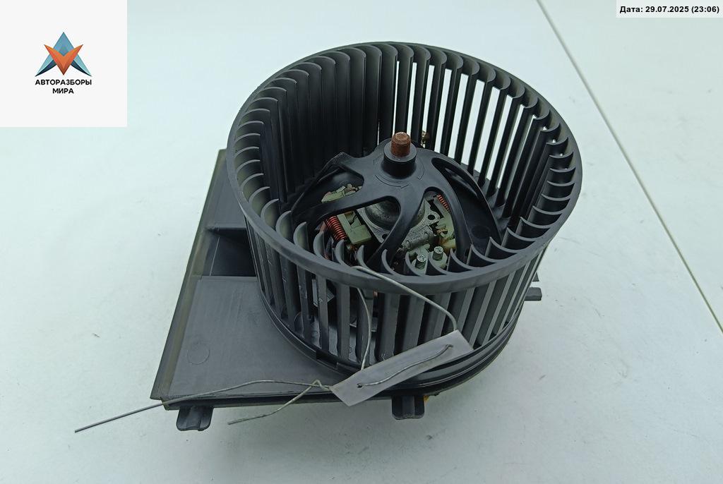 моторчик печки Skoda Octavia mk1 (A4 1U) 1998, 1.6 л., бензин, МКПП, зелёный, универсал - фото №1