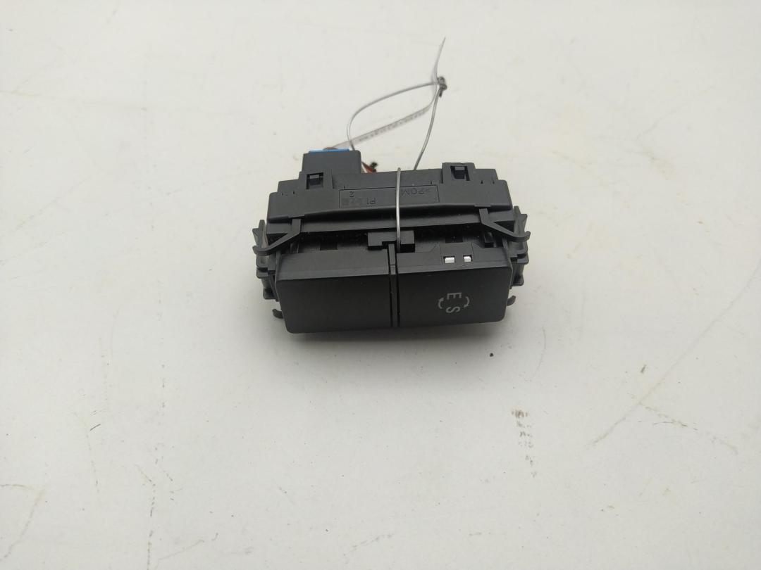 кнопка (выключатель) Mercedes-Benz E W212 2013, 2.2 л., дизель, АКПП, чёрный, универсал, 2129051302