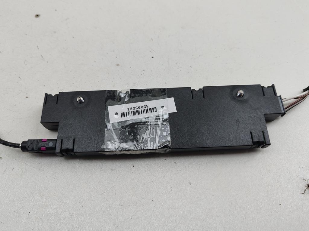 усилитель антенны BMW 5 F10/F11 2011, 2.0 л., дизель, МКПП, чёрный, универсал, 65209247130