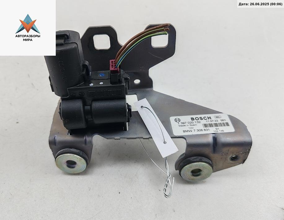 Замок стекла двери багажника BMW 5 серия F07/F10/F11 2011, 2.0 л., дизель, МКПП, чёрный, универсал, 51247250299 - фото №1