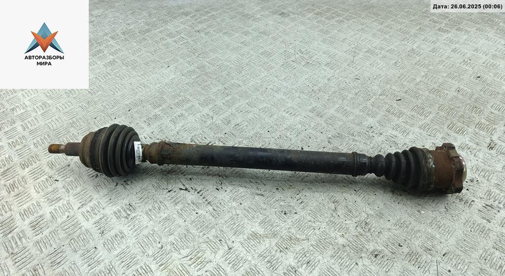 полуось передняя правая (приводной вал, ШРУС) Volkswagen Golf 4 поколение 2000, 1.6 л., бензин, МКПП, синий, универсал - фото №1
