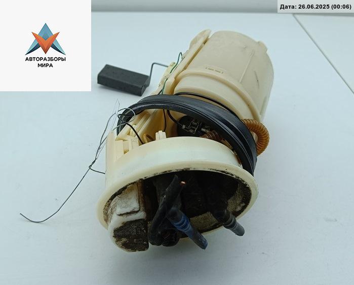 насос топливный Skoda Octavia mk1 (A4 1U) 1998, 1.6 л., бензин, МКПП, зелёный, универсал - фото №1