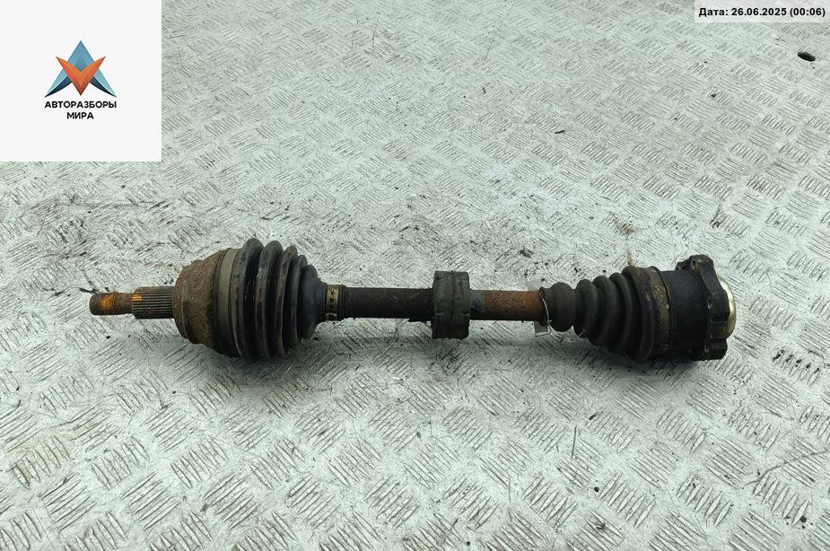 полуось передняя левая (приводной вал, ШРУС) Volkswagen Golf 4 поколение 2000, 1.6 л., бензин, МКПП, синий, универсал - фото №1