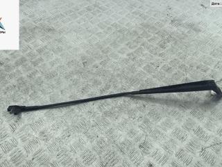 Щеткодержатель (поводок стеклоочистителя) передний Volkswagen Polo 4 поколение 2002, 1.2 л., бензин, МКПП, чёрный, хетчбэк 3 дв.