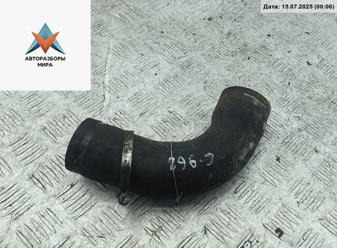 патрубок интеркулера Volkswagen Passat B5 1997, 1.9 л., дизель, МКПП, синий, универсал - фото №1